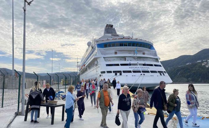 Amasra kruvaziyer gemilerle 3 bin 358 turist ağırladı