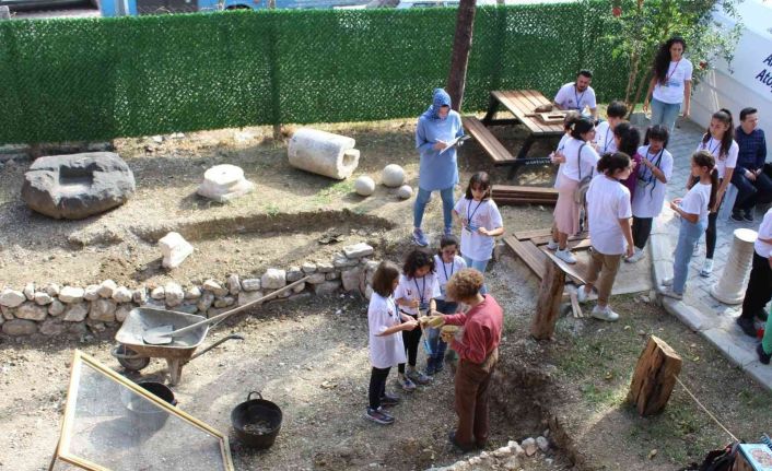 Antakya Bilim Merkezi, arkeoloji atölyesiyle öğrencileri buluşturuyor