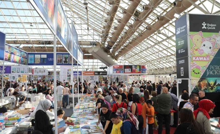 Antalya Kitap Fuarı’nın 5’nci  gününde ziyaretçi rekoru