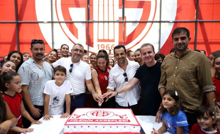 Antalyaspor Ahmet Uluç Spor Salonu ve voleybol sezonu açıldı