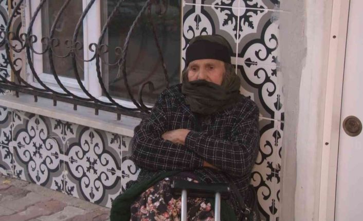Arnavutköy’de ev sahibinin oturdukları daireyi satmasıyla 84 yaşındaki çift dışarıda kaldı