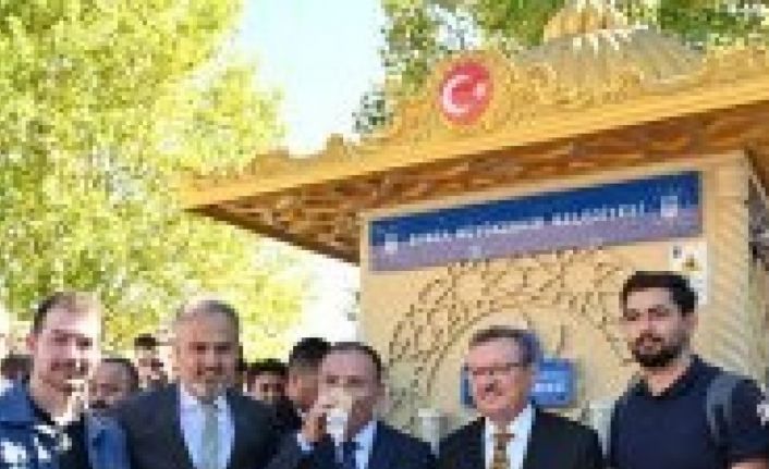 Bakan Bozdağ, mezun olduğu üniversitede çorbayı çeşmeden içti