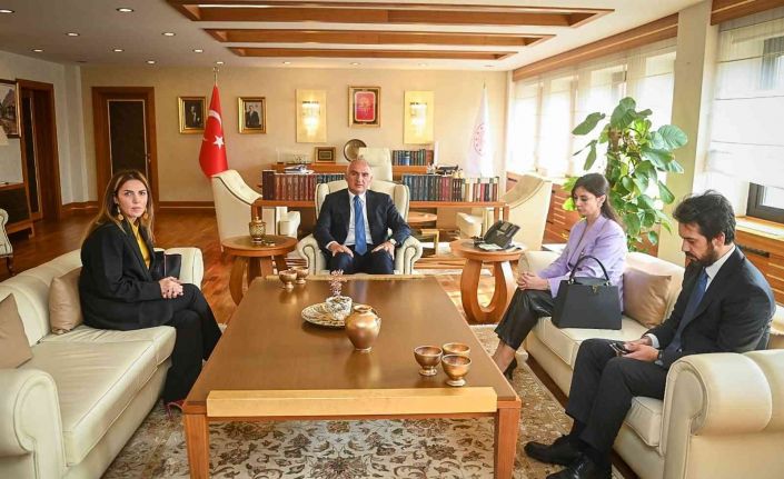 Bakan Ersoy, öldürülen müzisyen Onur Şener’in kardeşi ile görüştü