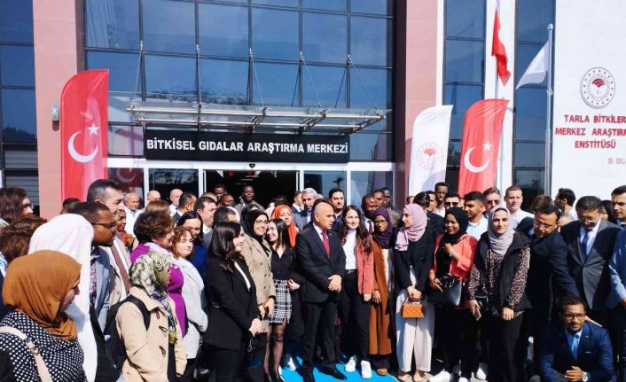 Bakan Kirişci Türkiye’de öğrenim gören yabancı öğrencilerle bir araya geldi