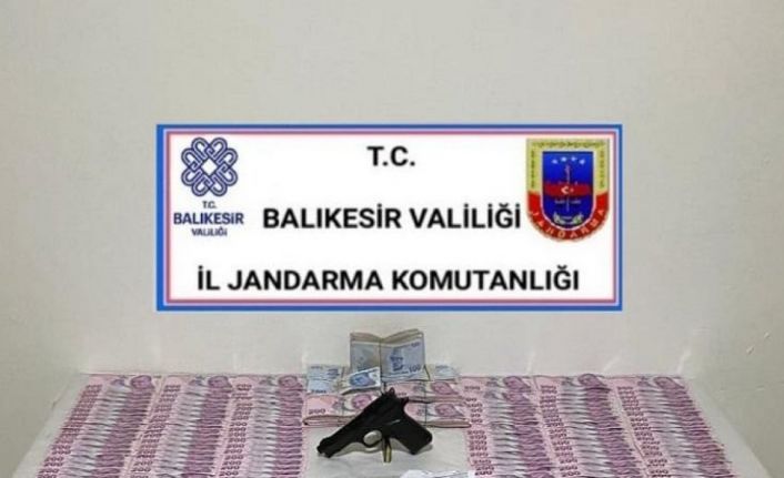 Balıkesir’deki uyuşturucu operasyonunda uyuşturucu madde ve 166 bin lira uyuşturucu parası ele geçirildi
