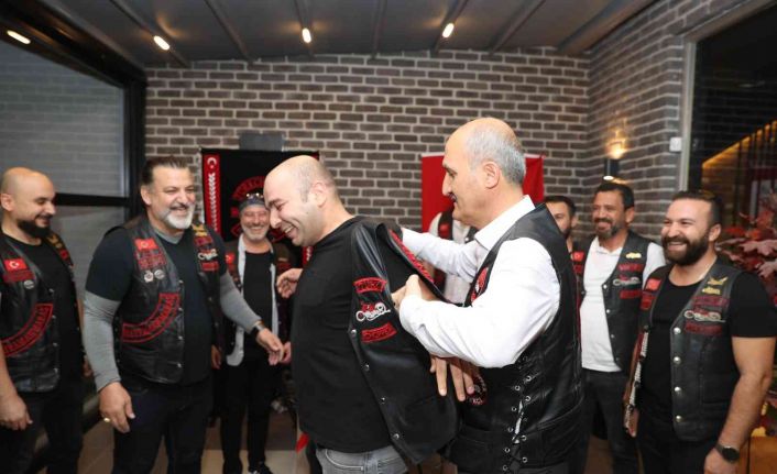 Başkan Okay, motosiklet tutkunlarına yelek giydirdi
