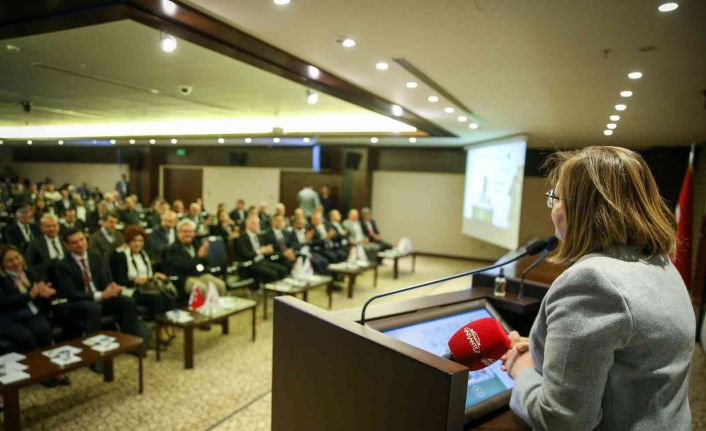 Başkan Şahin kamu ve özel sektörü bir araya getiren çalıştaya katıldı