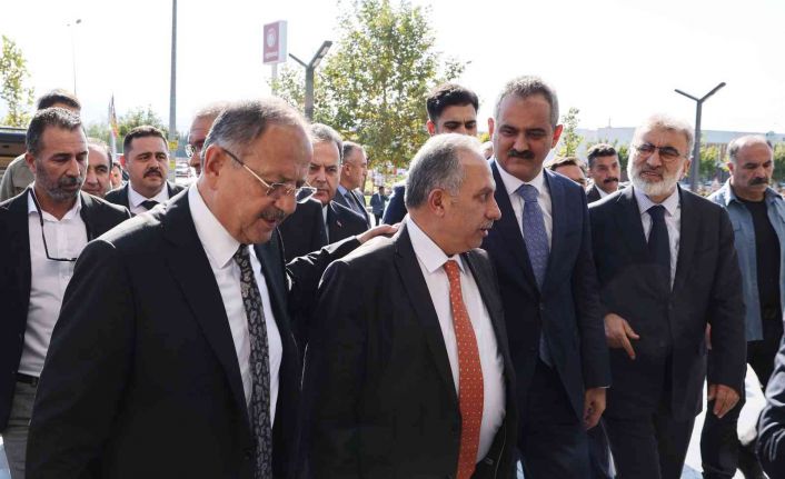 Başkan Yalçın, Bakan Özer’e eğitim yatırımlarını anlattı