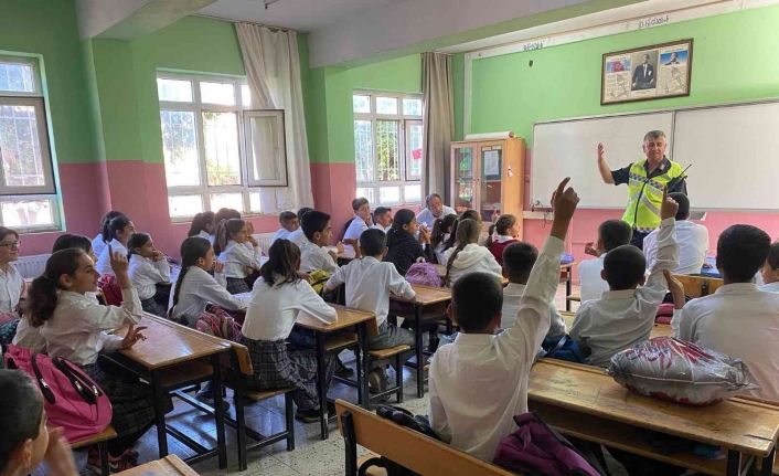 Besni’de öğrenci ve servis sürücülerine eğitim