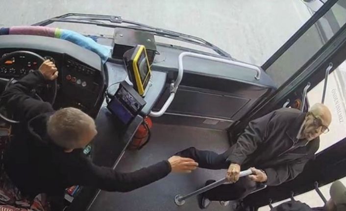 Beykoz’da İETT otobüsünde kalp krizi geçiren yolcuyu şoförün çabası da kurtaramadı