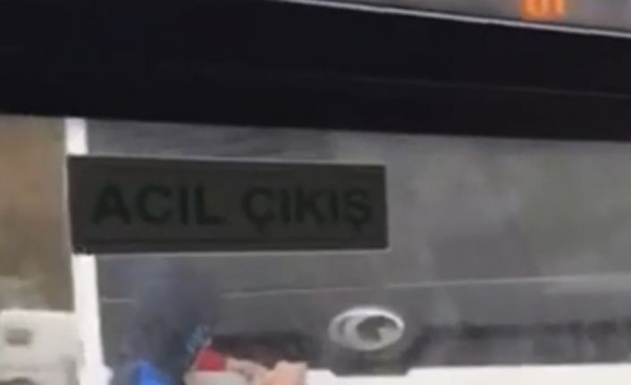 Bursa’da otobüse asılan örümcek çocuk kameraya yansıdı