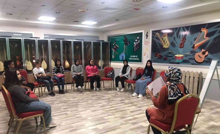 Büyükşehir’in ödüllü projesi Değer Gençlik’te yeni eğitim öğretim yılı dersleri başladı