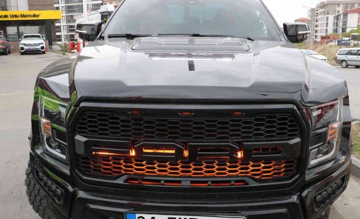 Çakarlı lüks aracın cezası ağır oldu