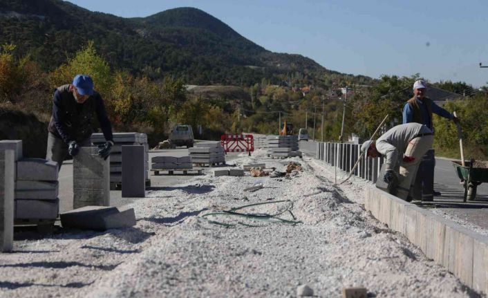 Çamlıca Caddesi’nde refüj çalışması