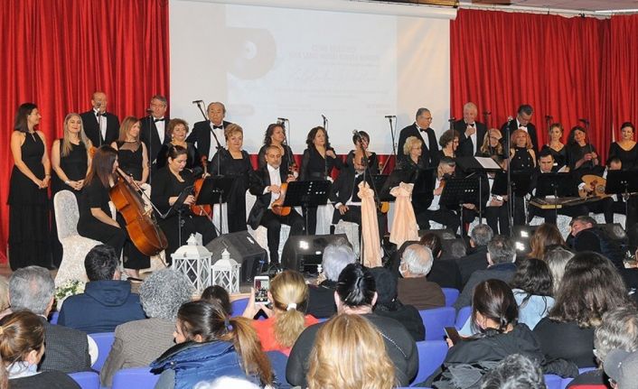 Çeşme’deki Türk Sanat Müziği Korosu yeni sesler arıyor