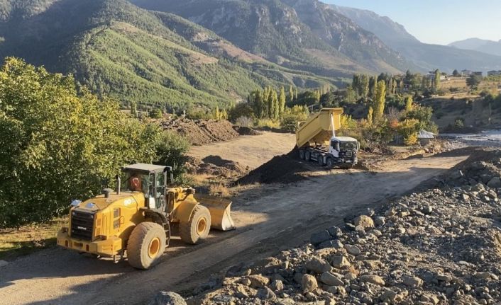 Çöken Pozantı-Çamardı karayolu yeniden yapılıyor