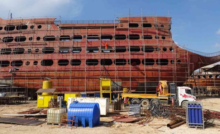 Dev korsan tur teknesi 130 milyon liraya mal olacak, aynı anda bin 163 turist taşıyacak