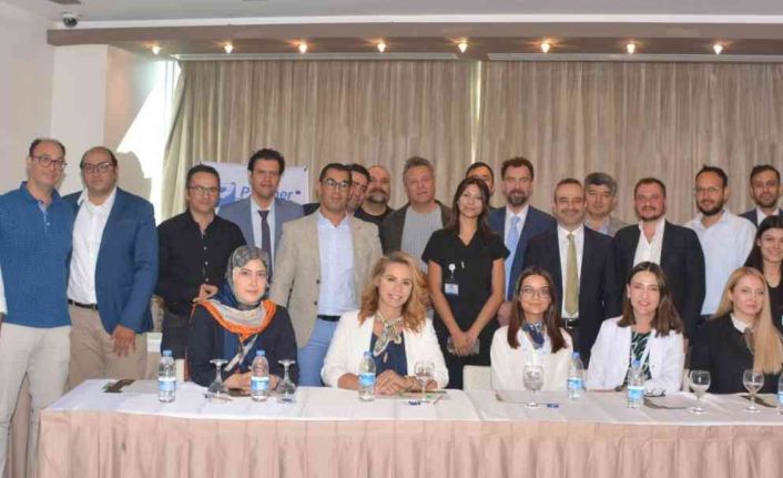 Doç. Dr. Kara ve ekibi, yurt dışından gelen doktorlara eğitim verdi