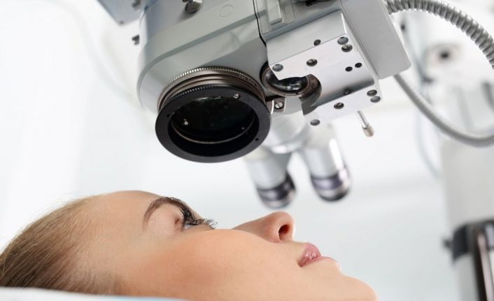 Dr. Bülent Raşit Tuncel’den lazer operasyonu hakkında önemli uyarılar; “Göz çizdirme’ ameliyatı için numaranın sabit olması gerekir”