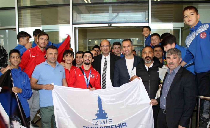 Dünya şampiyonu Kerem Kamal’a coşkulu karşılama