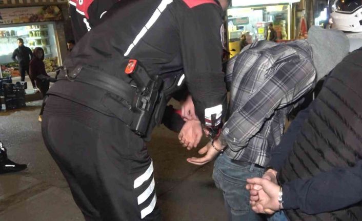 ’Dur’ ihtarına uymayan aracı polis ekipleri 5 dakikada yakaladı