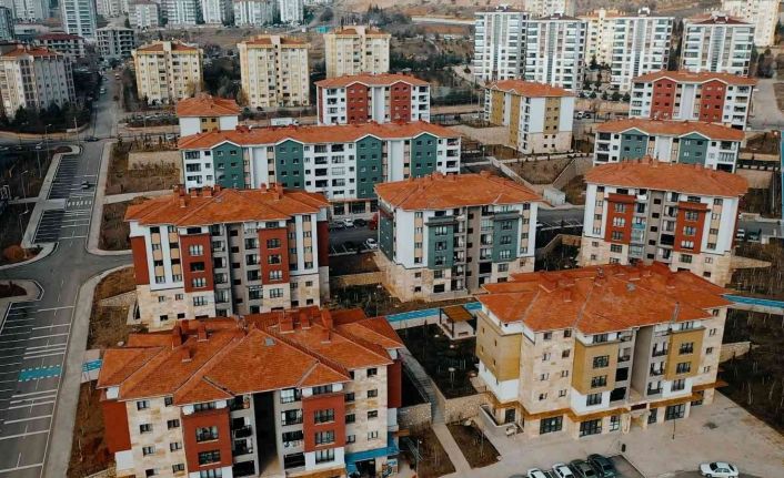 Elazığ’da depremin ardından kısa sürede yapılan konutlar hak sahiplerine teslim edildi