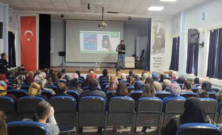 “En İyi Narkotik Polisi Anne ve Uyuma Haydi” konferansına yoğun ilgi