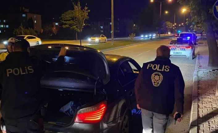 Erzincan’da 5 sürücüye alkollü araç kullanmaktan, 5 sürücüye de trafik güvenliğini tehlikeye sokmaktan adli işlem yapıldı