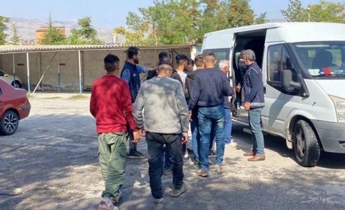 Erzincan’da 8 kaçak göçmen ve 1 organizatör şüphelisi yakalandı