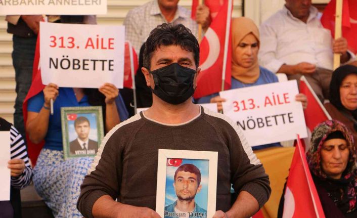 Erzincan’dan 23 yıl önce kandırılarak dağa götürülen kardeşi için Diyarbakır’a gitti