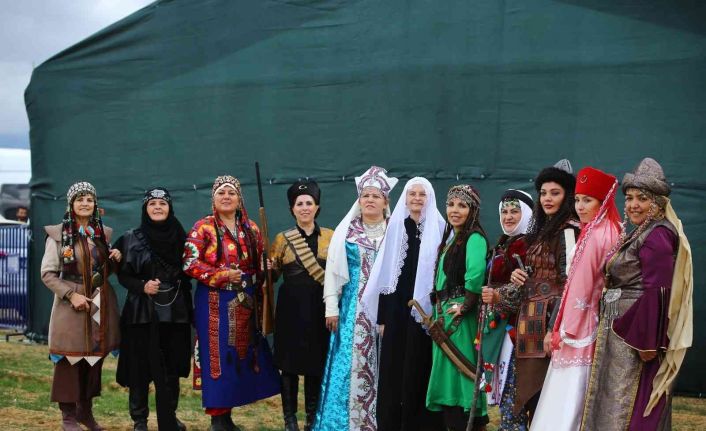 Eskişehir Anadolu Bacıları Tiyatro Topluluğu ülke çapında turnelere devam ediyor