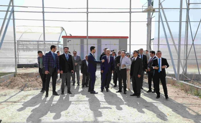 Eskişehir ve Konya protokolü Mahmudiye’de bulunan jeotermal serada buluştu