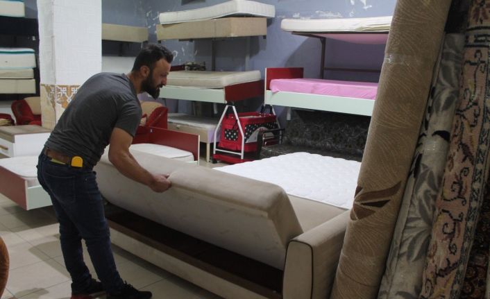 Ev kiralayan öğrencilerin ilk tercihi spotçu ve ikinci el eşyacılar oluyor