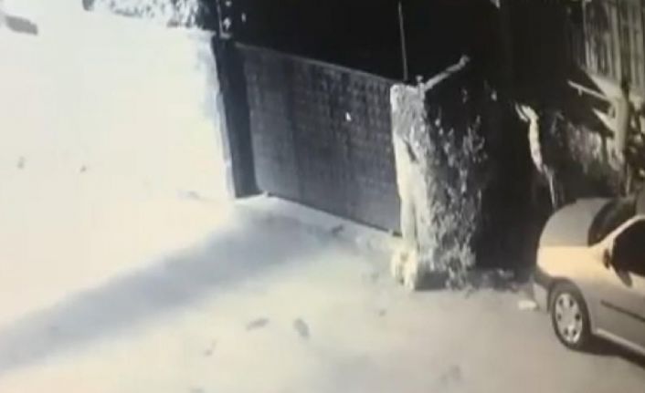 Eve tırmanarak giren hırsız 2 cep telefonu, 1 altın yüzük çaldı