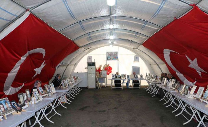 Evlat nöbetindeki Yusuf Erdinç: “Oğlumun elindeki kalemi kırıp yerine silah verdiler”