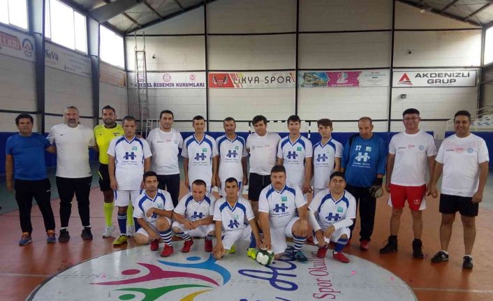 Fethiye’de özel sporcular gösteri maçı yaptı