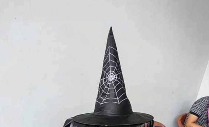 Filipinlerde kopya çekmeyi önleyen şapkalar sosyal medyada viral oldu