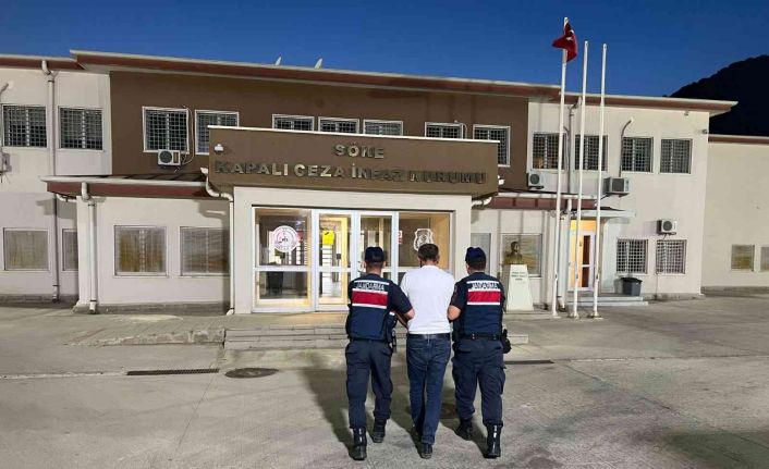 Fuhuşa teşvik etmekten aranan ve 8 yıl hapis cezası bulunan şahıs jandarmaya takıldı