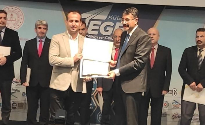 Gediz Altınkent Ortaokulu’na altın rozet