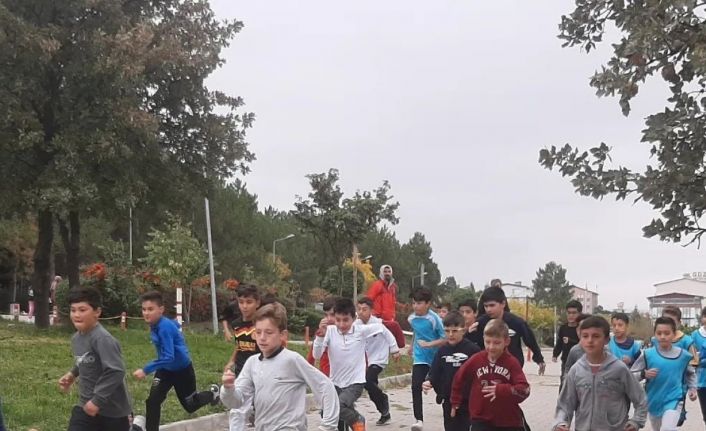 Gediz’de  29 Ekim Cumhuriyet Bayramı Koşusu düzenlendi