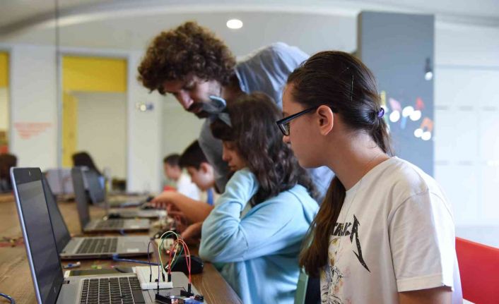 Gençler, tasarladıkları projelerle yarını şekillendiren beyaz eşya teknolojilerine imza atacak