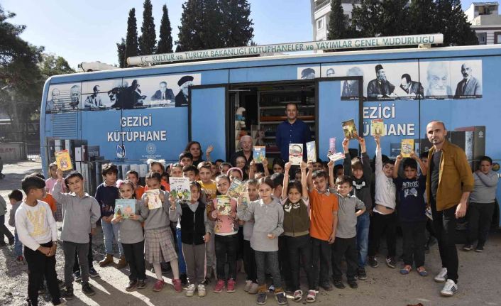 Gezici kütüphane öğrenciler ile buluşuyor
