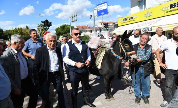 Güreş ağası, 1 milyon 17 bin TL olan ağalık parasını katırla getirdi