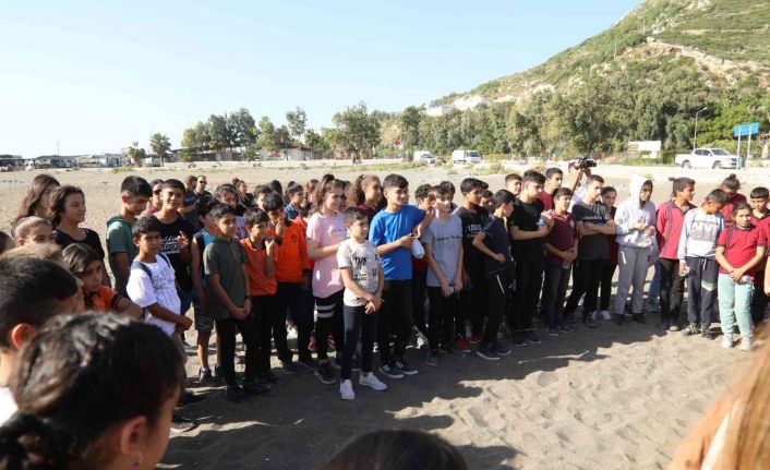 Hatay’da 100 öğrenciye deniz kirliliği anlatıldı