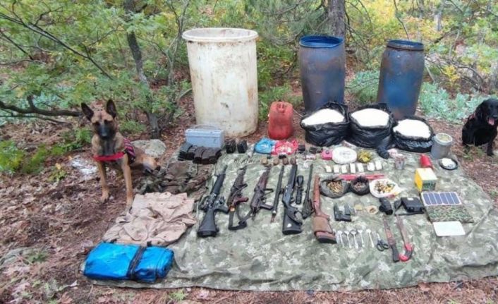 Hatay’da PKK’ya ait 4 depoda çok sayıda mühimmat ve yaşam malzemesi ele geçirildi