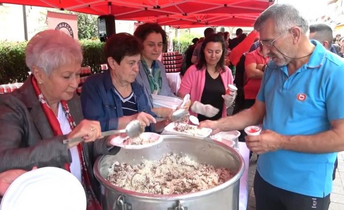 Hazret-i Mevlana’nın doğumunun 815. yıl dönümü sebebiyle halka pilav ve ayran ikramı