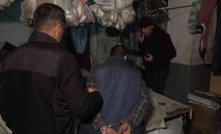 Hırsızlık zanlısı uyuya kalınca suçüstü yakalandı