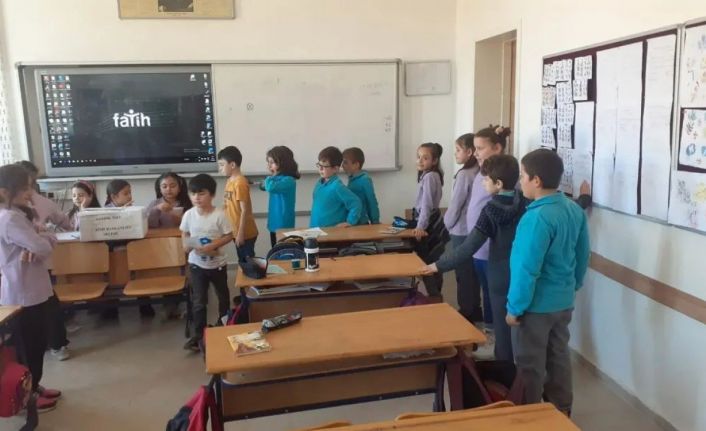 Hisarcık Atatürk İlkokulu’nda sınıf başkanlığı seçimi