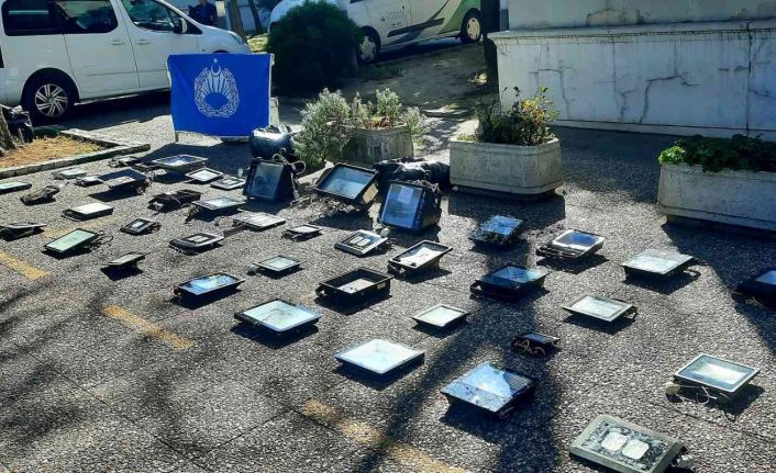 Işıkla tüketiciyi aldatıyorlardı...Pazarcılara şok baskın