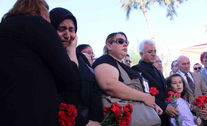 İzmir depreminde hayatlarını kaybedenler gözyaşları ile anıldı
